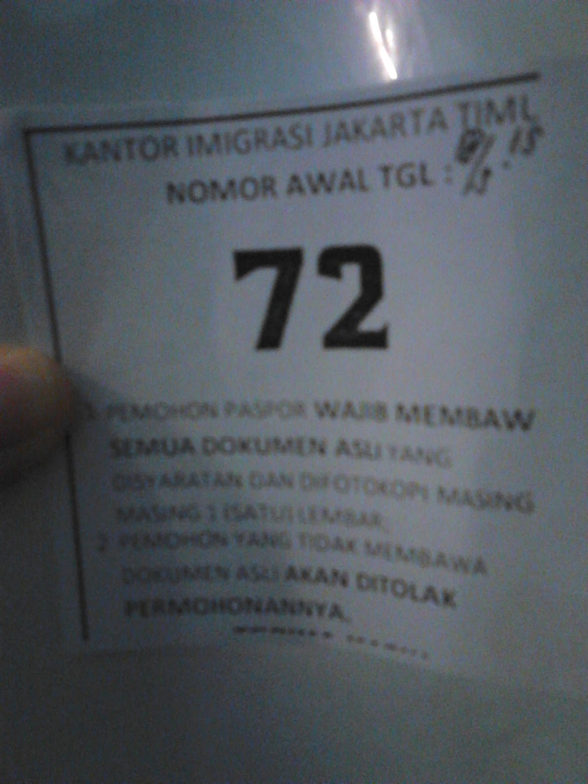 Di dalam kita diberi semacam form untuk diisi yang pasti ada isian mengenai nama yang lainnya lupa Saat bingung cara ngisinya aku bertanya pada