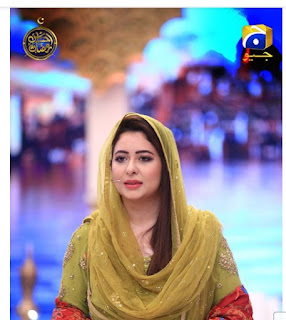 Rabia Anam is a household name now as we have seen her giving us breaking news for years now. She has a very specific style of reading the news which has made her memorable in the memories of many. Rabia Anam is also a host now and is hosting Ramadan transmission this year on Geo. Rabia is seen in some beautiful and serene styles in the transmission. She has been acing her style job this Ramdan season.  Here are a few clicks of the lady while hosting the show: