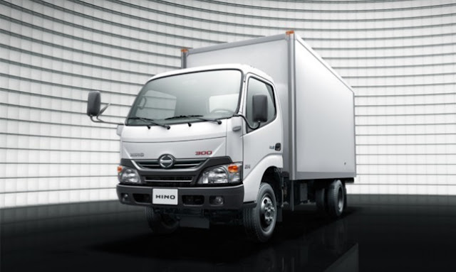 Xe hino 4,5 tấn thùng kín