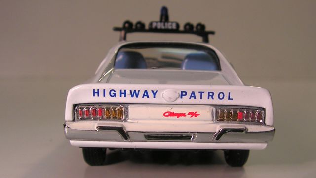 TR11B Trax Police Valiant Charger