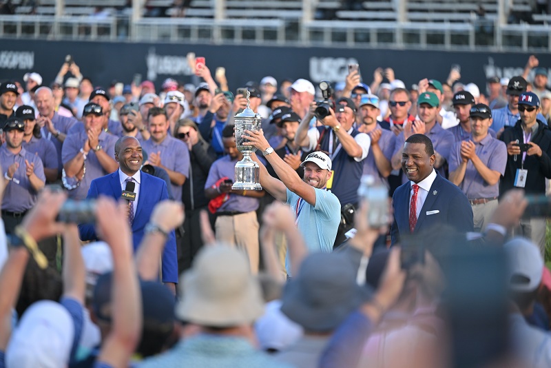 2_Wyndham%20Clark%20with%20the%20U.S.%20Open%20trophy.%20Credit%20Getty%20Images