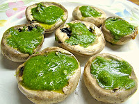 Champiñones al pesto