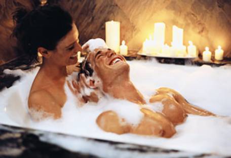 Valentine's Day Couple Bath Wallpapers, Romantic Couple Bath ...