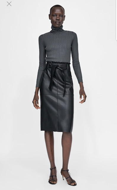 https://www.zara.com/ch/fr/jupe-en-cuir-synthétique-avec-nœud-p02398228.html?v1=8380786&v2=1180424