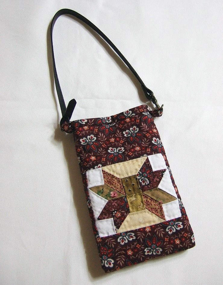 Smartphone quilt bag  / Cell phone bag / beautiful mobile phone bag / mobile phone pouch / small bag / smartphones quilt making bags. Небольшая сумочка Patchwork