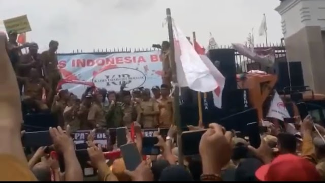 Demo di DPR, Ribuan Kades Se Indonesia Tuntut Masa Jabatan 9 Tahun