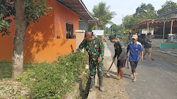  Sambut HUT RI, Babinsa Koramil 07/Ampelgading Ajak Masyarakat Gotong Royong Bersihkan Lingkungan