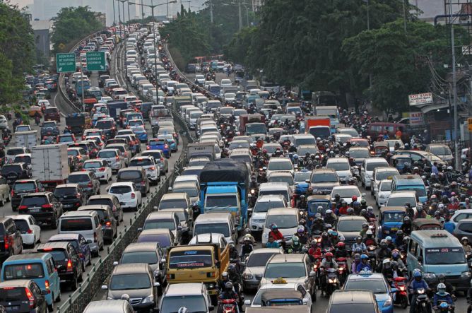 Tahun 2020, Jalan Kaki di Jakarta Lebih Cepat daripada Naik Mobil