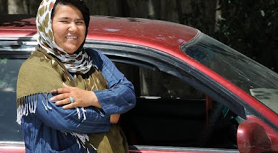 Sára Bahayi (40) - první řidička taxi v Afghánistánu