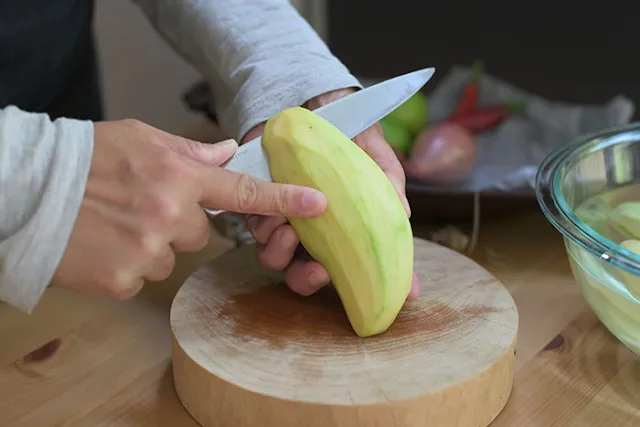 green mangoes, peeled and thinly sliced.