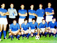 Selección de ITALIA - Temporada 1967-68 - Salvadore, Zoff, Riva, Rosato, Guarneri y Facchetti; Anastasi, De Sisti, Domenghini, Sandro Mazzola y Burgnich - ITALIA 2 (Anastasi y Riva), YUGOSLAVIA 0 - 10/06/1968 - Eurocopa de 1968 en Italia, Final, partido de desempate - Roma, Italia, Estadio Olímpico - Italia gana su primer título de Europa por selecciones