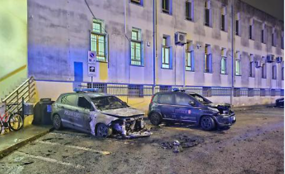In fiamme auto della Polizia Locale nel Brindisino, Palmisano (M5S): "Inaudita violenza"