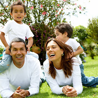 Es maravilloso tener una familia feliz,aunque con dificultades, pero que a través de ella aprendemos amar aquellas personitas que nos rodean, y hacer de nuestro hogar un pedacito de cielo...