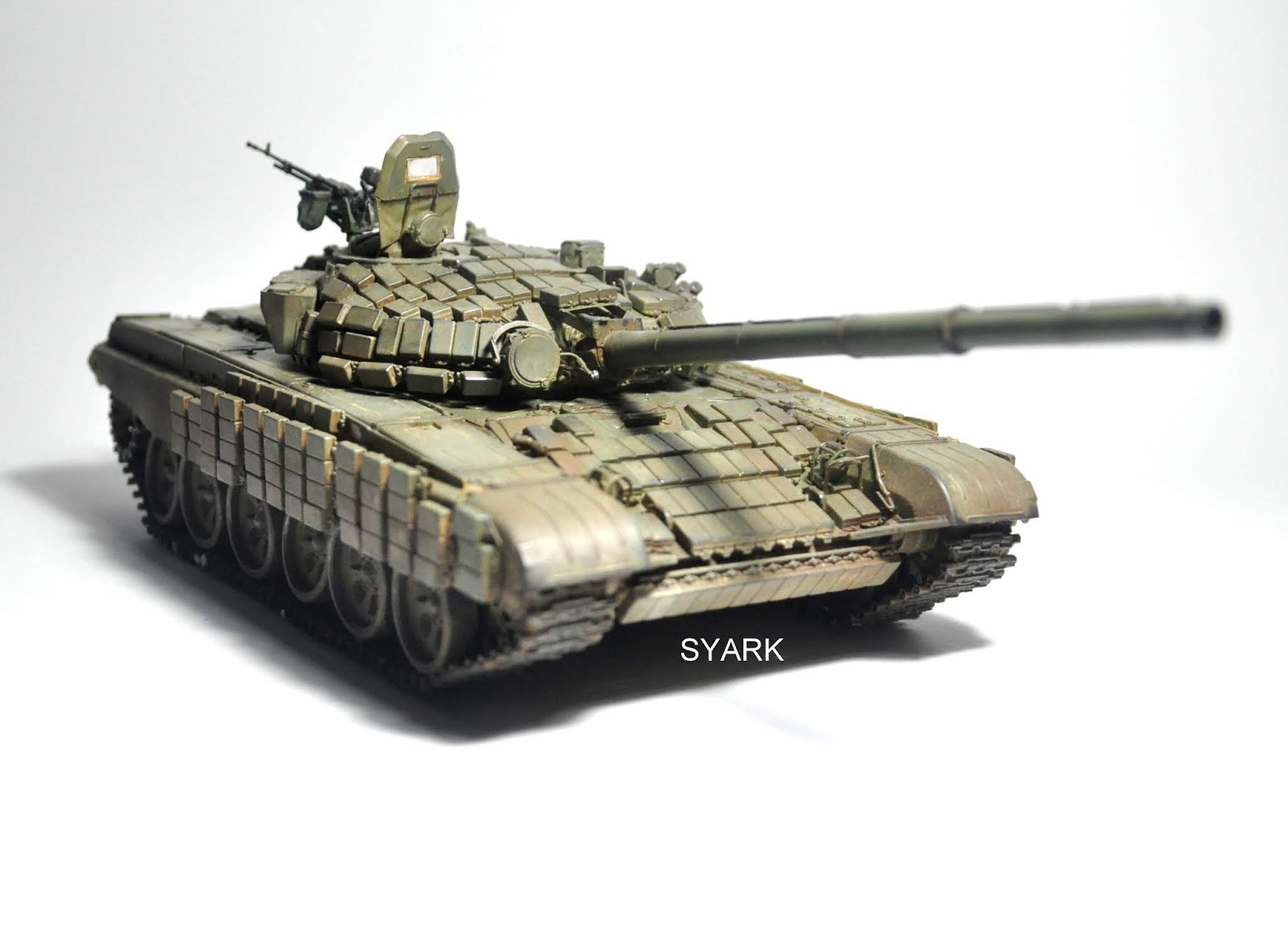 Syark Defence Forces Sdf 1 35 Meng Russian Mbt T 72b1