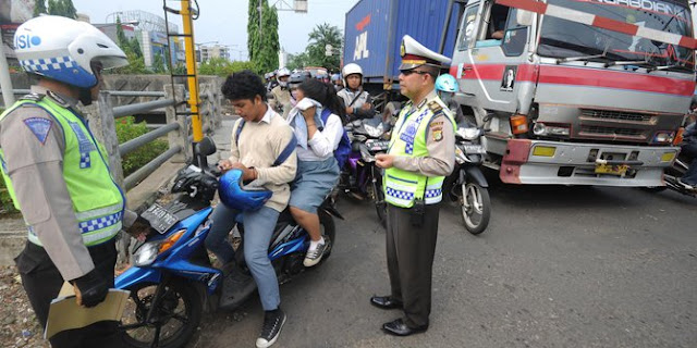 7 Jurus Andalan Pengemudi Saat Kena Tilang