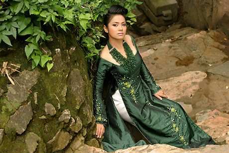 vietnamese model viet trinh in ao dai latest photos