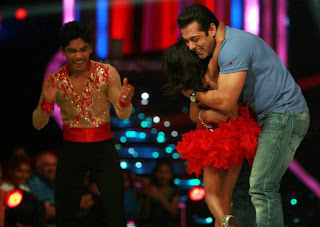 Salman Khan with Madhuri Dixit on Jhalak Dikhhla Ja show