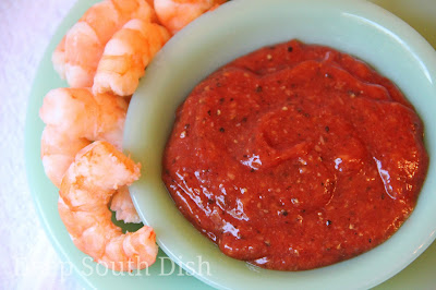 An easy cocktail sauce, perfect for boiled and fried seafood, made with chili sauce, horseradish, lemon and hot sauce.