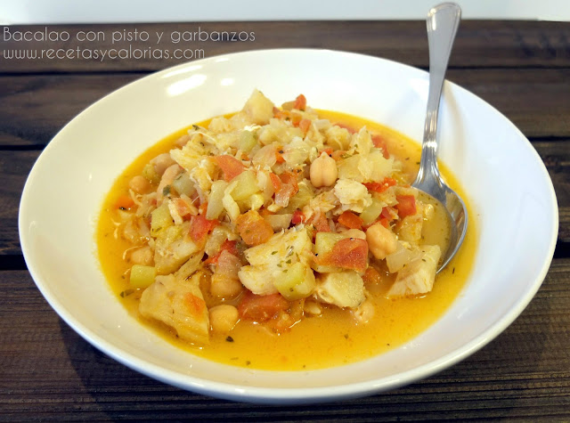 Bacalao con pisto y garbanzos