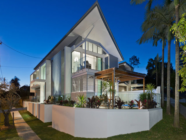 Photo of modern contemporary home at sunset in Brisbane, Australia