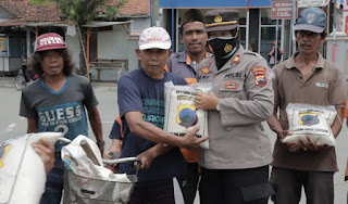 Jumat Berkah, Polres Kebumen Kembali Salurkan 75 Paket Beras kepada Masyarakat 