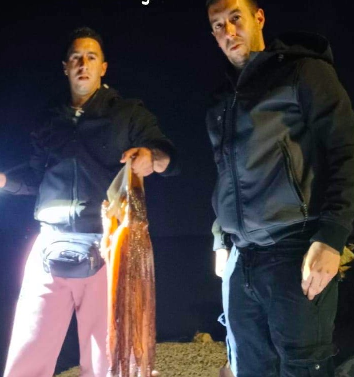 Δύο αδέρφια από την Κύμη στην Εύβοια έπαθαν πλάκα όταν είδαν τι έβγαινε από την θάλασσα