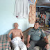 Wujud Kepedulian, Babinsa Sambangi Rumah Lansia di Kelurahan Binaan