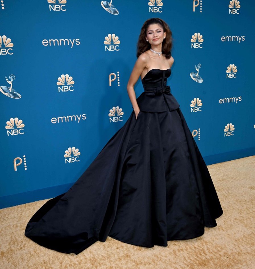 Zendaya luce un vestido de princesa en los Emmys 2022