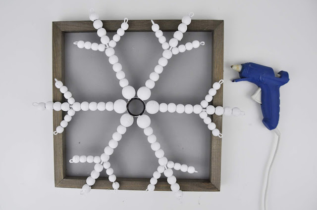 Christmas Snowflake Sign Tutorial with items from Hobby Lobby. #hobbylobby #christmasdecor #christmasdiy #jengallacher