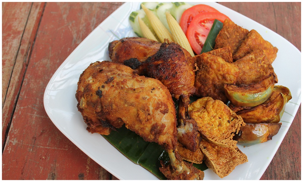 Satu Sisi Dunia: Ayam Penyet with Sambal Pedas