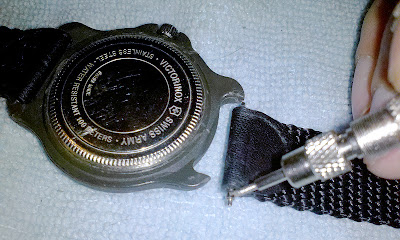 Using the Spring bar tool to remove a watch strap