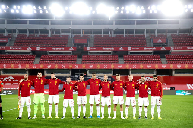 SELECCIÓN DE ESPAÑA. Temporada 2020-21. Sergio Ramos, Unai Simón, Álvaro Morata, Gayá, Eric García, Rodrigo, Sergio Canales, Marcos Llorente, Dani Olmo, Koke y Ferran Torres. SELECCIÓN DE ESPAÑA 1 SELECCIÓN DE GRECIA 1. 25/03/2021. Copa Mundial de Fútbol Qatar 2022, fase de clasificación, Grupo B de Europa, jornada 1. Granada, España, estadio Nuevo Los Cármenes. GOLES: 1-0: 33’, Morata . 1-2: 56’, Bakasetas, de penalti.