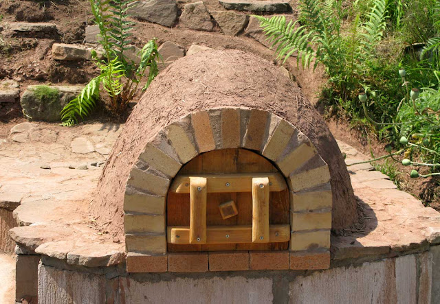 The earth oven with insulation layer and door.