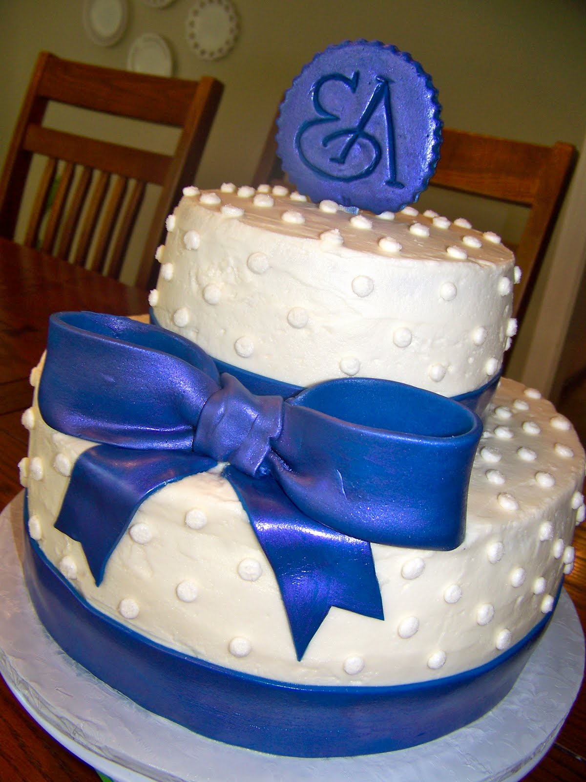 wedding cakes navy blue silver