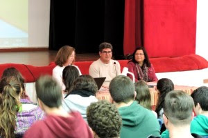 http://www.elcastillodesanfernando.es/2016/04/alumnos-del-isla-de-leon-se-adentran-en-los-anos-de-la-ballena-durante-un-encuentro-con-su-autor/