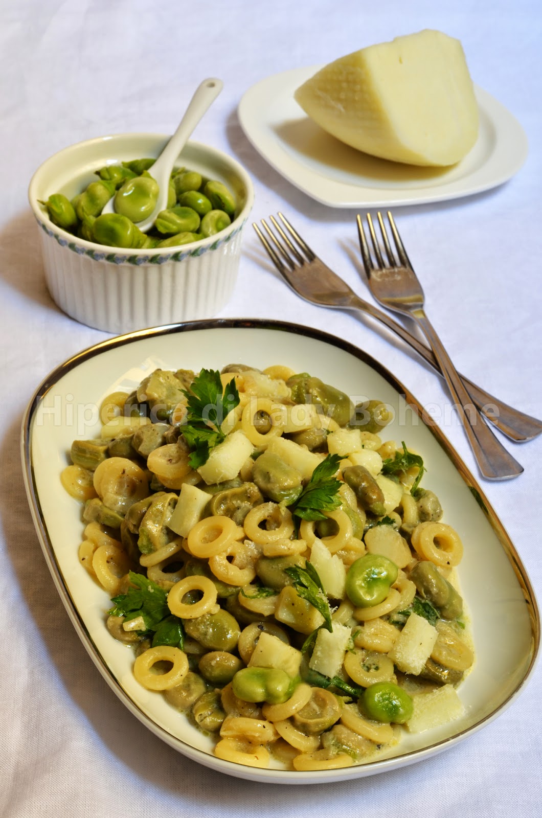 hiperica di lady boheme blog di cucina, ricette facili e veloci. Ricetta pasta con fave e pecorino fresco di Pienza