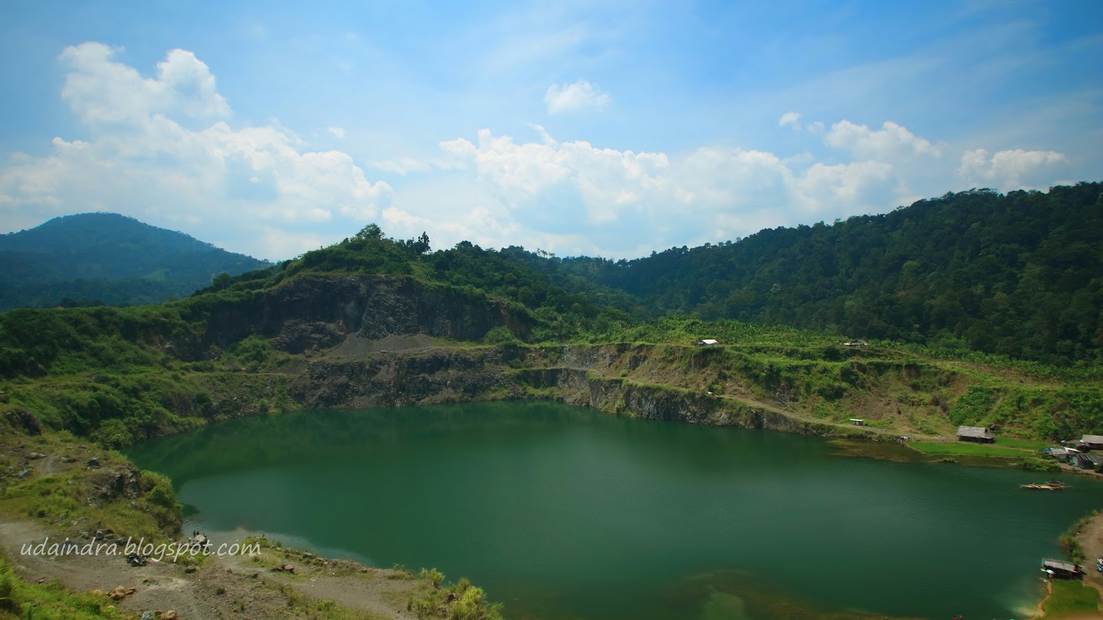 Curug Rahong dan Danau Quarry Jayamix:Keindahan di Tengah ...