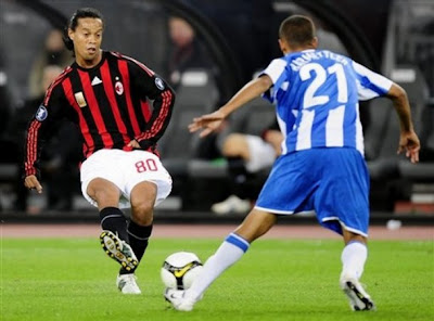 HEINZ BARMETTLER DOMINICO SUIZO DEFENDIENDO A RONALDINHO