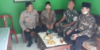 Jalin Sinergitas TNI-Polri, Kapolsek Bersama Danpos Cisarua Kunjungi Tokoh Agama Kecamatan Cisarua