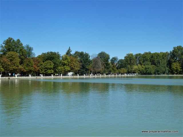 El gran lago de El Retiro visita imprescindible