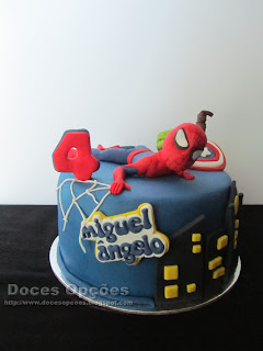 O Homem Aranha no 4º aniversário do Miguel Ângelo