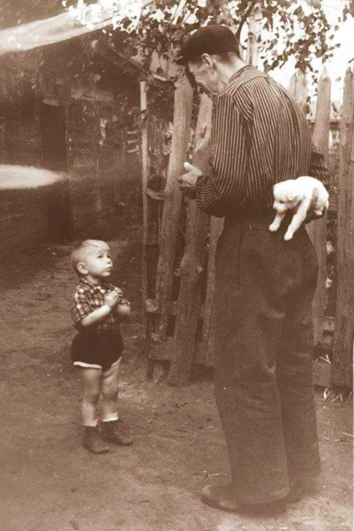 60 Inspiring Historic Pictures That Will Make You Laugh And Cry - A Few Seconds Before Happiness, 1955