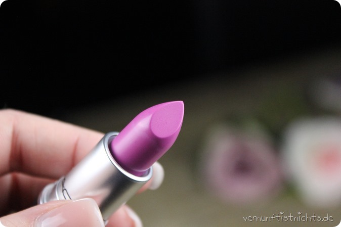 MAC ColorRocker ColourRocker LE Limited Edition Bunnybeams Evening Buzz Digging It Secret # Cold Hard Cash Gritty Girl Mud Wrestler Feeling Fizzy Lipstick Lippenstift Review Swatches Tragebilder 77