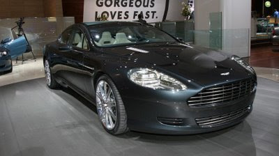 O Aston Martin versão Rapide 2009 V12 de 480cv