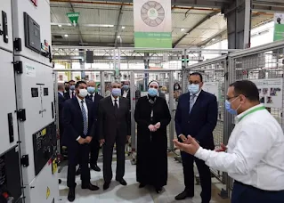 رئيس الوزراء يتفقد المصنع الإقليمي لشركة "شنايدر إليكتريك" بمدينة بدر
