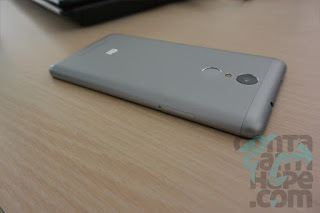 Xiaomi Redmi Note 3 - tampak belakang samping, cantik sekali