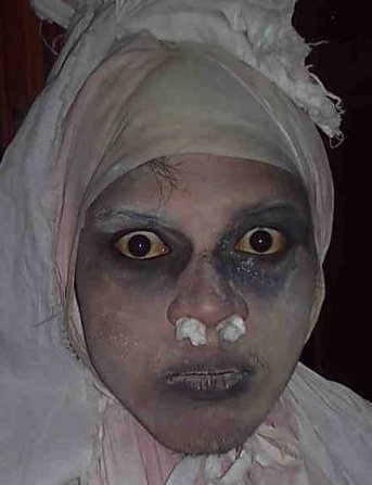 gempar!!budakkampung tangkap gambar hantu malam tadi!!!