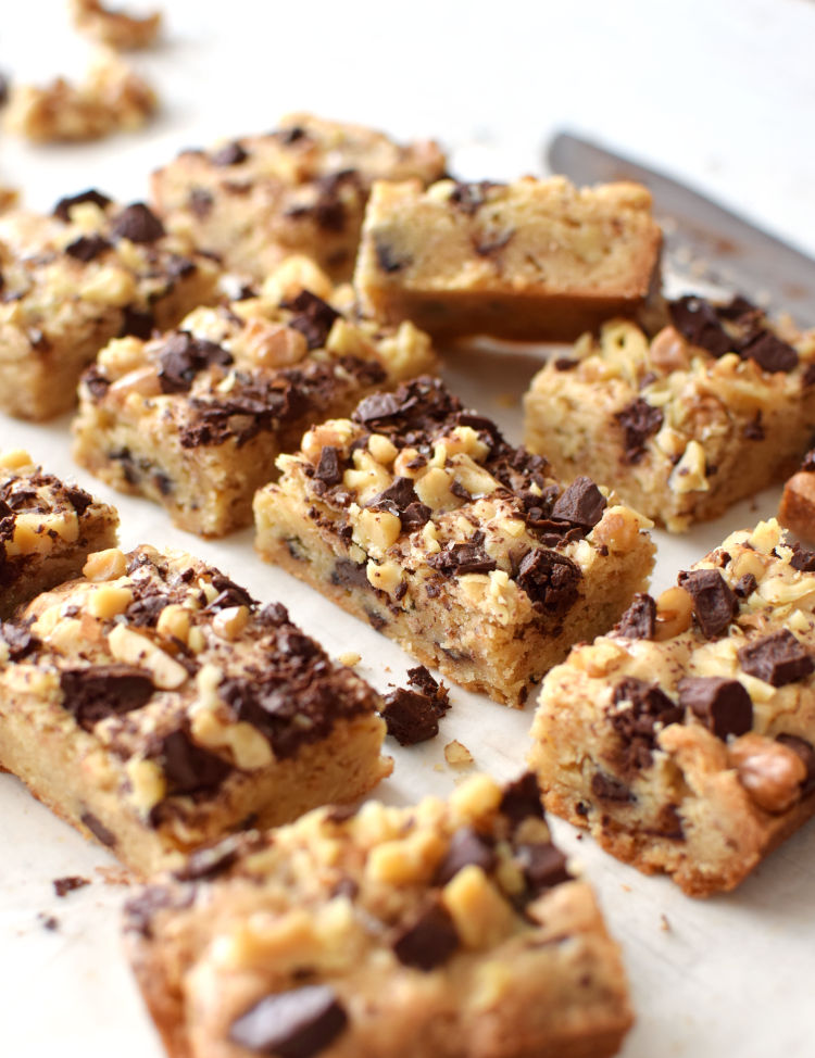 Blondies con mantequilla caramelizada, chocolate y nueces