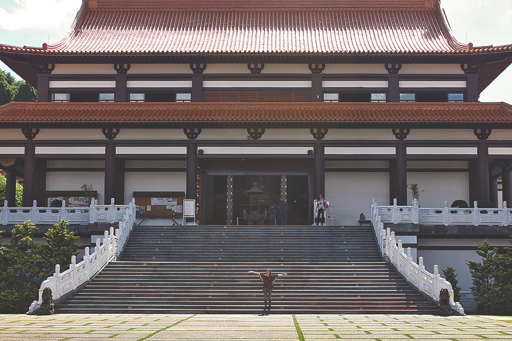 turistando templo budista zu lai