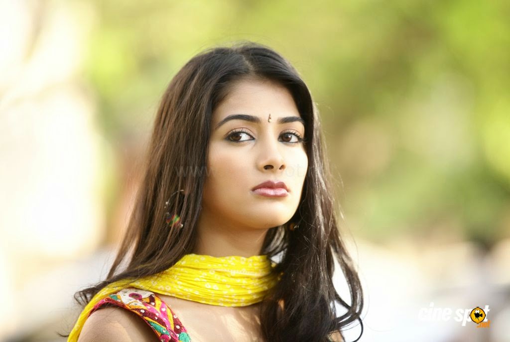 pooja hegde in suit ohotis